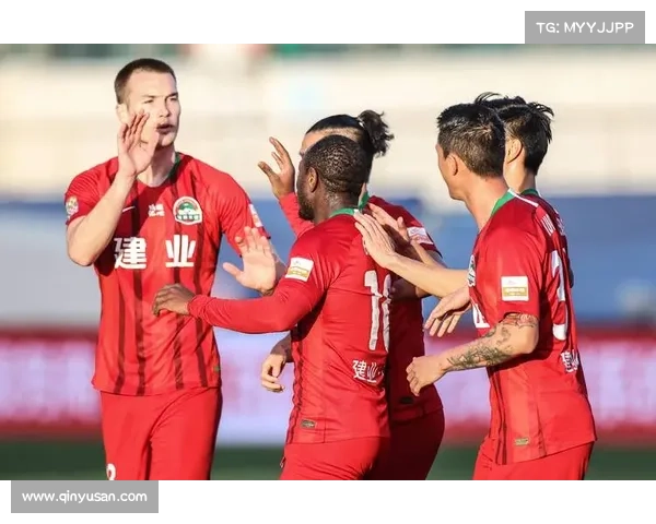 建业俱乐部的性质与发展：从地方性足球队到职业俱乐部的转型与挑战